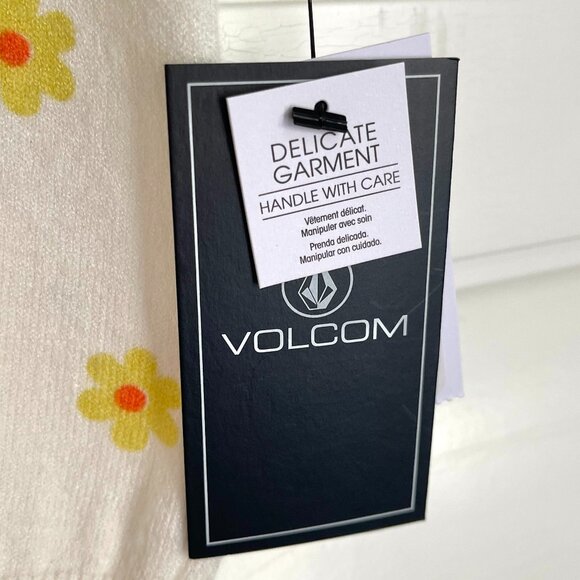 NEW Volcom Strawberry Daisy Short Sleeve Cardigan Size Small - Picture 10 of 14